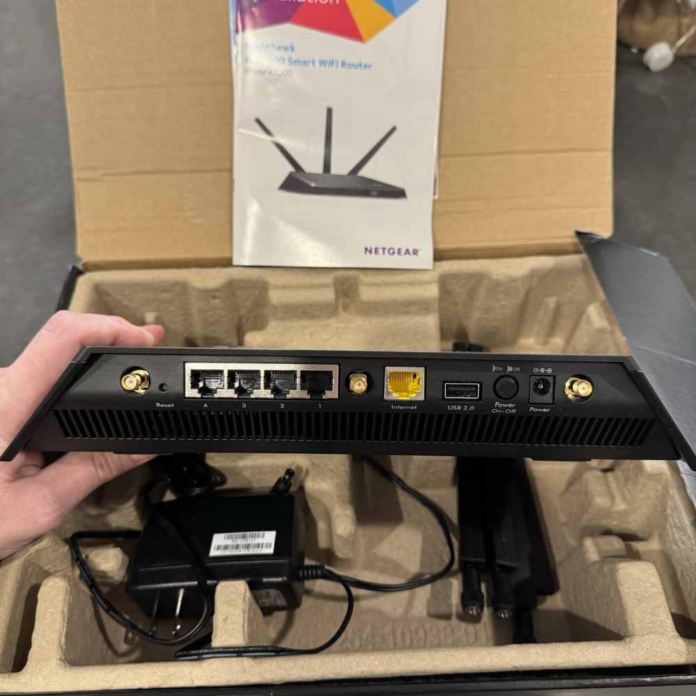 NETGEAR Nighthawk R7000 Smart WiFi Wireless Router AC1900 Gaming Streaming OPEN - Picture 2 of 11